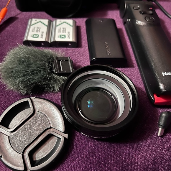 Sony ZV-1 Vlogging Camera Bundle - Picture 2 of 12